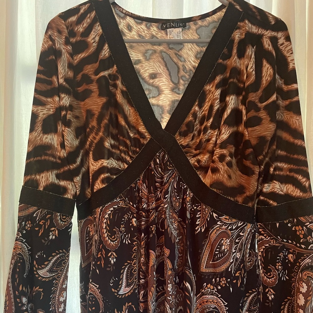 VENUS Mixed Print V Neck Bell Sleeve Top Leopard Paisley Size Large NEW